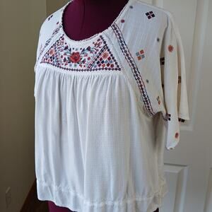 Knox Rose Embroidered Peasant Blouse M white floral geometric short sleeve